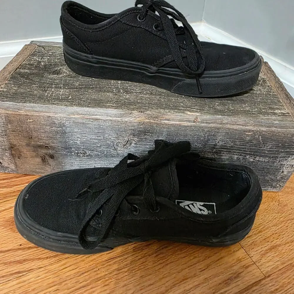 Vans Kids Authentic Triple Black Skate Shoes Youth Size 1.0 Low Top Sneakers